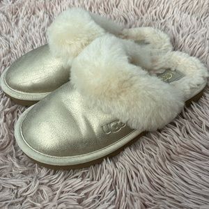 Girls UGG Cozy II slippers, size 1